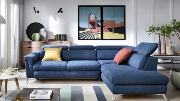 Niebieska, narożna sofa z poduszkami to idealny wypoczynek do salonu. Nowoczesny design i komfort zachwycą każdego.